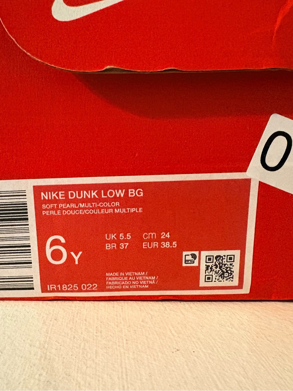 Nike Cream Low-Top Sneakers with Navy and Teal Accents - Picture 6 of 6
